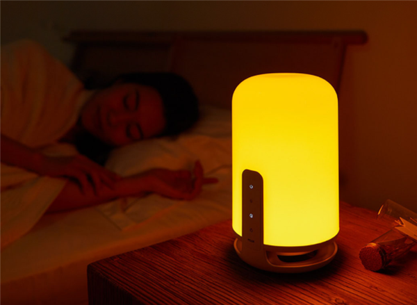Xiaomi представила уникальную умную лампу. Такой ночник не мешает спать и бережёт глаза